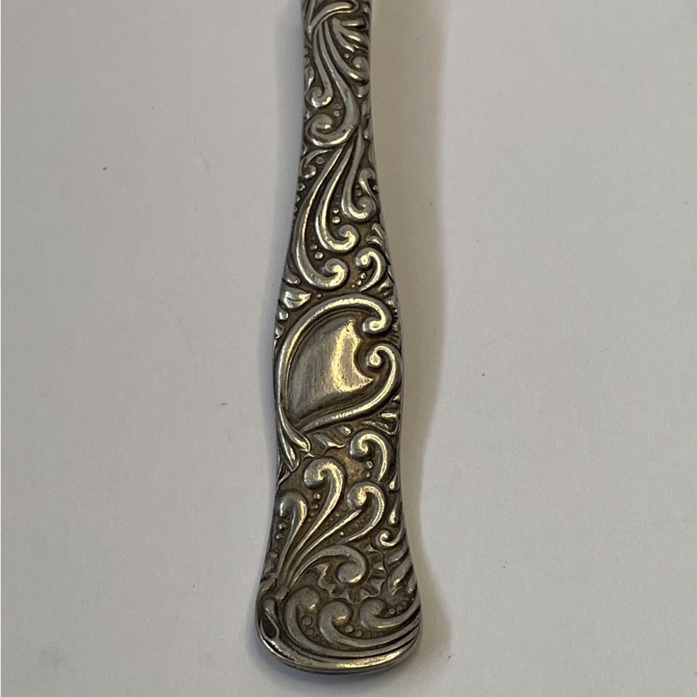 Vintage Holmes & Edwards Silverplate butter spreader. - Picture 2 of 7